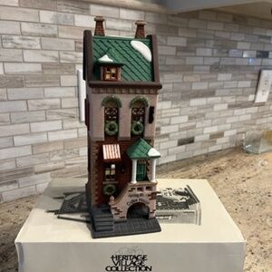 Department 56 Christmas in the City "Spring St. Coffee House"